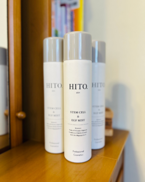 肌の上から足りないものを補う「従来のスキンケア」ではなく、肌そのものを活性化させる“次世代スキンケア” ヒト幹細胞エキスを高濃度配合し、さらにナチュラルエッセンスのCICAケア成分も含まれています。